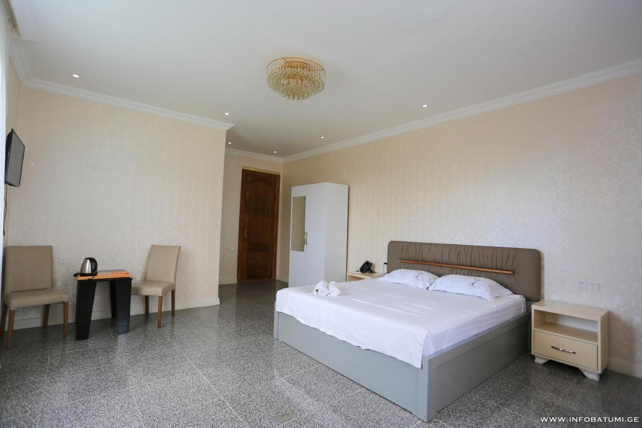 Hotel Carleone Batumi Exterior foto